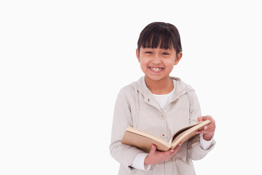 微笑女孩讀書