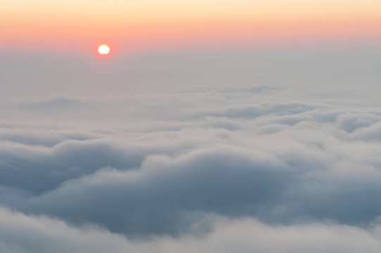 霧蒙蒙的早晨