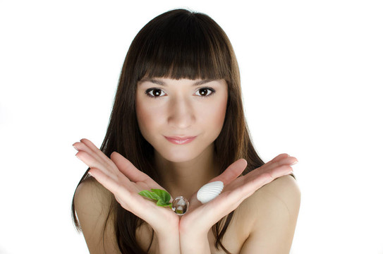 美麗的女孩在溫泉控股附近
