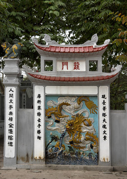 在入口玉山寺壁畫。