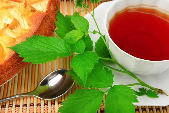 蛋糕和茶早餐。