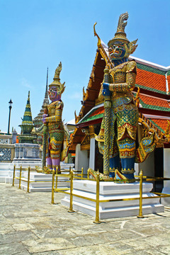 在Wat Phra Kaew的巨頭；曼谷。