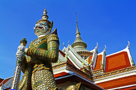 在Wat Phra Kaew的巨頭；曼谷。