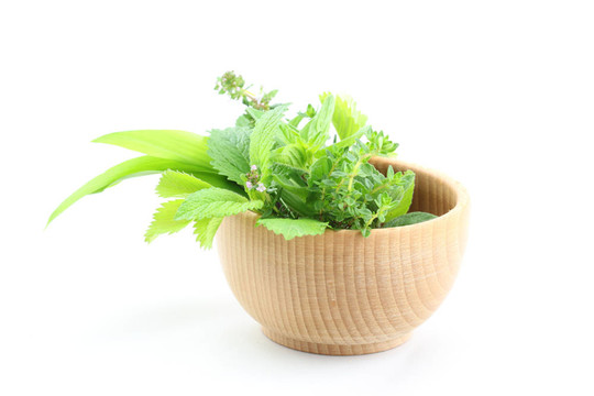 碗中新鮮香草