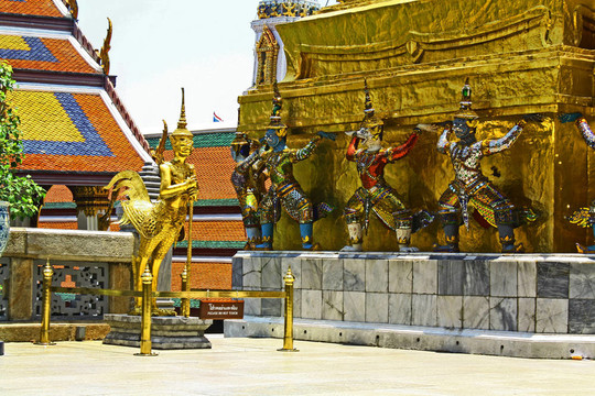 在Wat Phra Kaew的巨頭；曼谷。