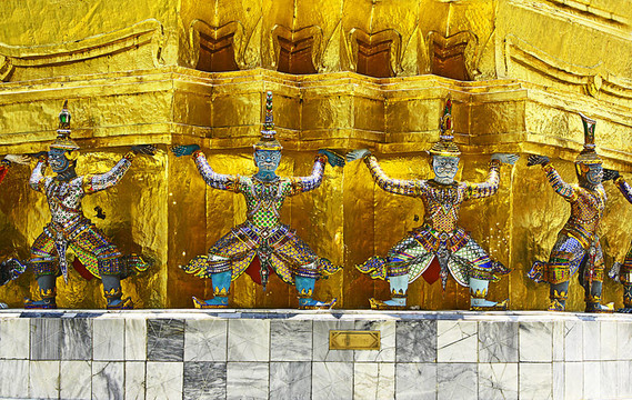 在Wat Phra Kaew的巨頭；曼谷。