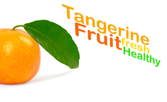 Tangerine夜店的綠色葉子白色隔離