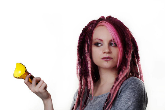 用長發(fā)綹頭發(fā)的女人肖像