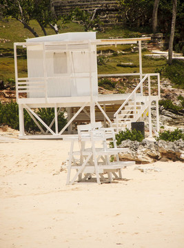 白木椅子救生站和Beach