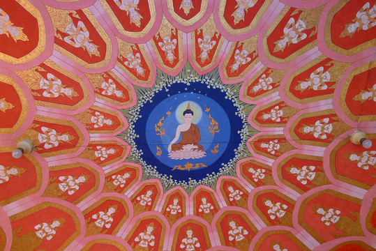 寺廟天花板上的佛教繪畫