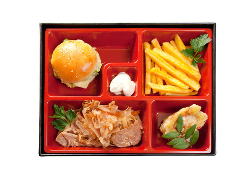 日本便當(dāng)午餐盒快餐與豬肉三明治和蔬菜；