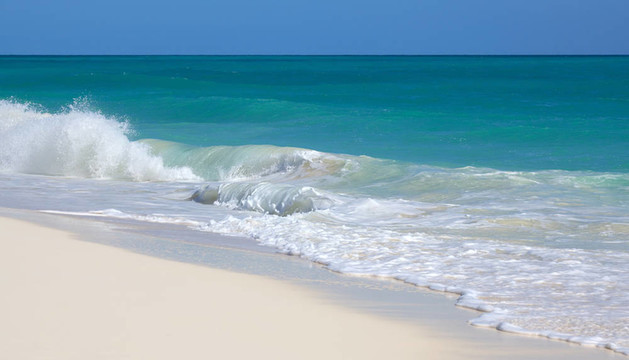 清潔海灘加勒比海。Playa Los Cocos。古巴長島。古巴.