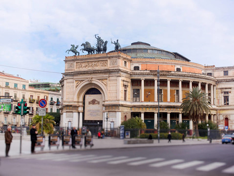 Teatro Politeama在巴勒莫的日落；