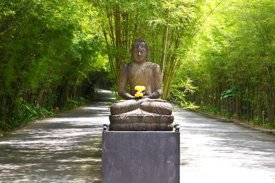 竹邊雕塑