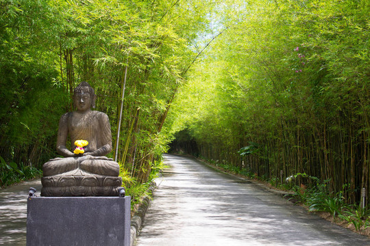 竹邊雕塑