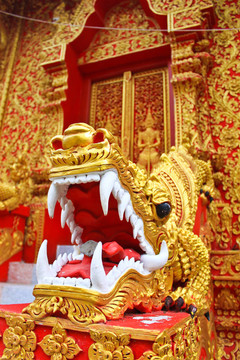 泰國(guó)寺廟納迦雕像；泰國(guó)