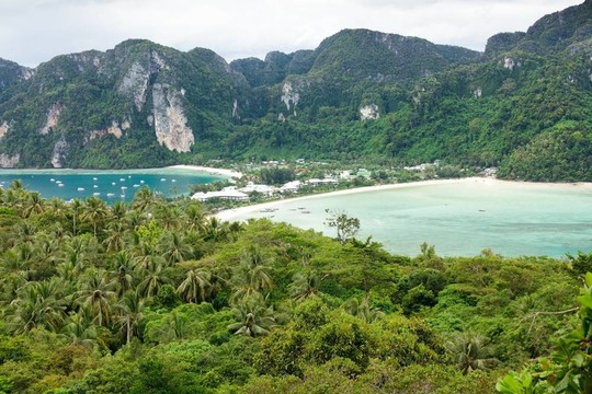高披披島