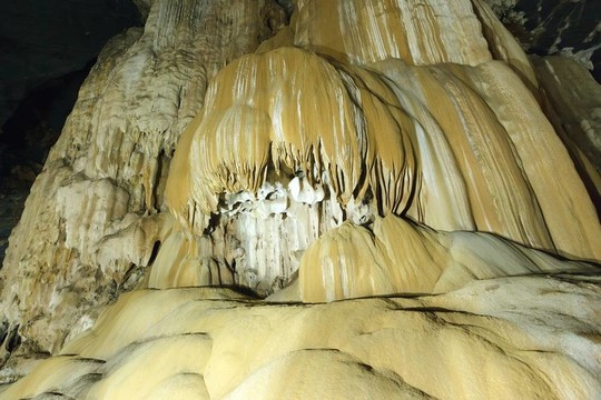 Phu Pha Phet的洞穴