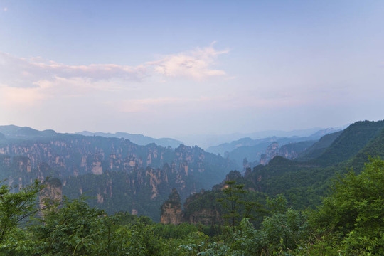 張家界山的日落；中國。