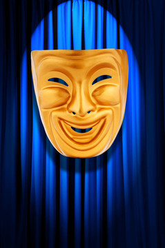 帶面具的戲劇表演概念