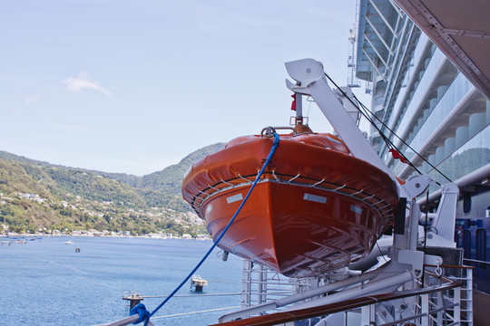 橙色救生艇藍繩Cruise Ship
