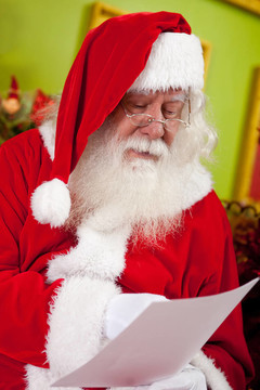 Santa讀圣誕信