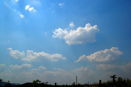 藍(lán)天白云