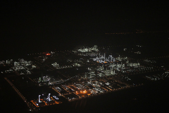 俯瞰化工廠(chǎng)區(qū)夜景