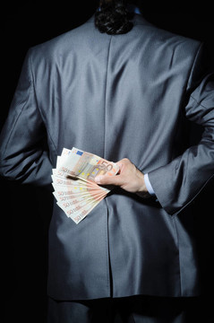 人與counterfeir錢