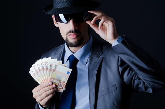 人與counterfeir錢(qián)