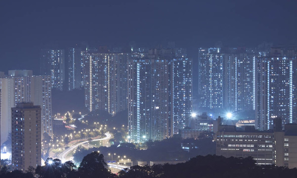 香港的公寓樓在晚上