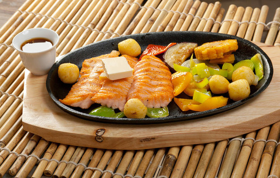 蔬菜三文魚(yú)扒
