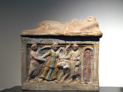 古代伊特魯里亞藝術(shù)。畫(huà)赤陶土骨灰公元前第二世紀(jì)