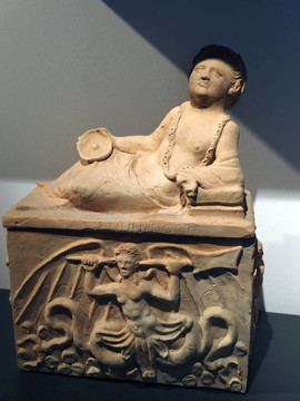 古代伊特魯里亞藝術(shù)。畫(huà)赤陶土骨灰公元前第二世紀(jì)