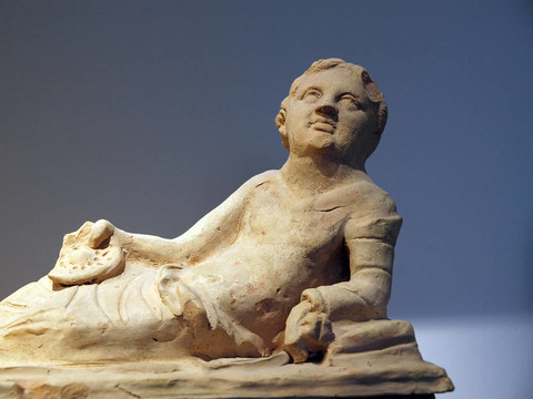 古代伊特魯里亞藝術(shù)。畫赤陶土骨灰