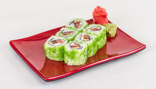 魚子辣真希壽司，熱輥與各種不同類型的Tobiko（飛魚卵）外。金槍魚；鱷梨和生菜
