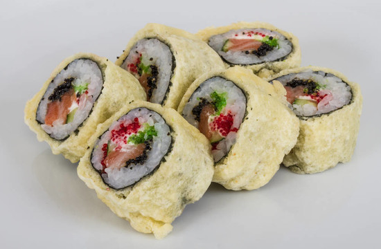 日本料理天婦羅壽司-真希（油炸鮭魚魚子魚子和奶油奶酪；卷內(nèi)）