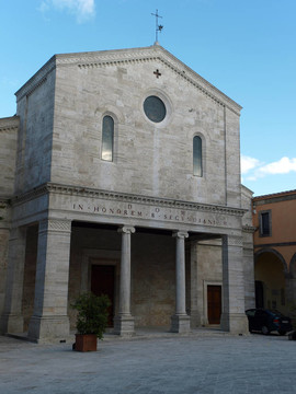 丘西-羅馬式大教堂（Duomo）三secondiano；在原有大殿建在公元560和第十三世紀(jì)的裝修。