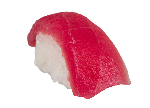 一個(gè)金槍魚(yú)壽司特寫(xiě)