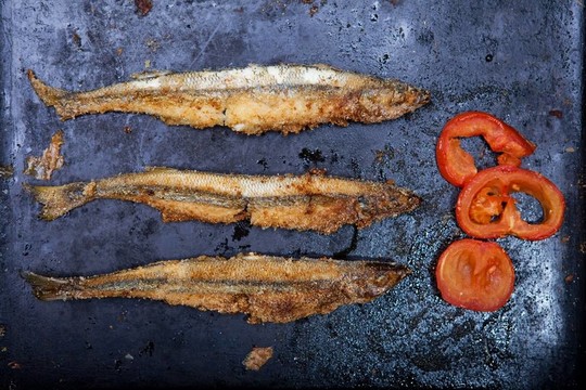 盤子上的魚