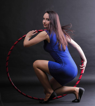 舞箍美女在藍色