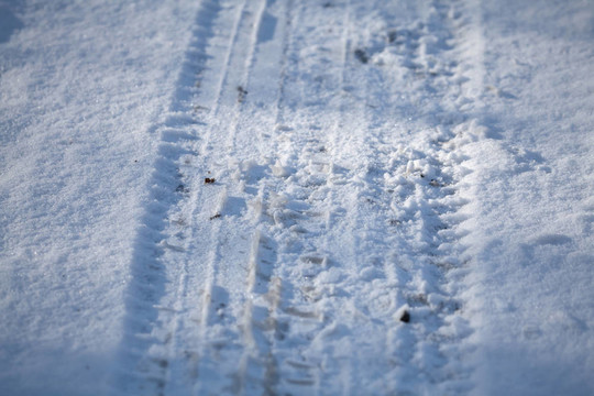 雪地輪胎或輪胎軌道