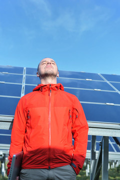 太陽能電池板廠用筆記本電腦工程師