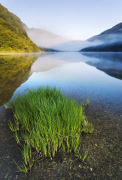 山上的湖