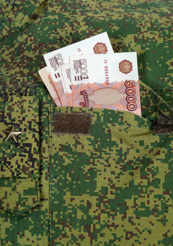 軍裝口袋里的鈔票