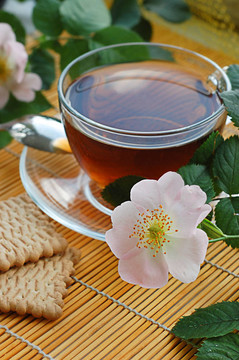 茶與狗玫瑰花