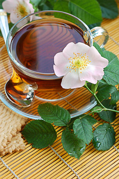 茶與狗玫瑰花