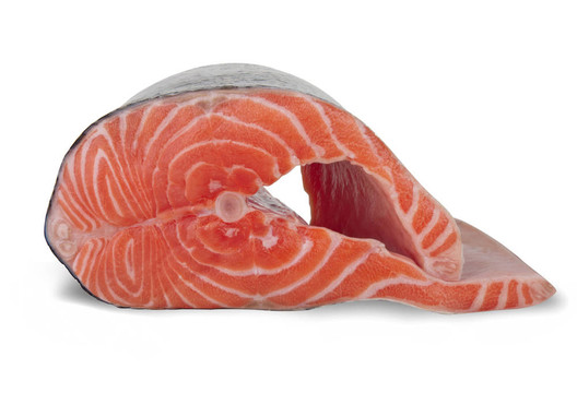 白色背景的鮭魚