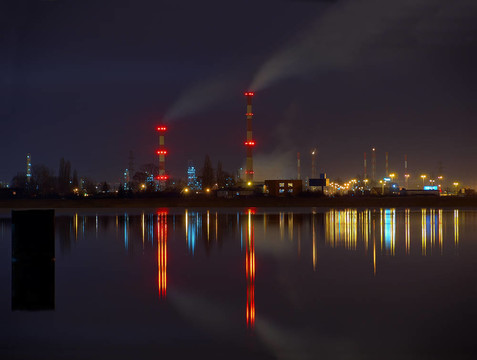 煉油廠的夜晚