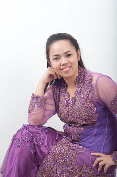 亞洲的泰國女紫色穆斯林服飾- banduang